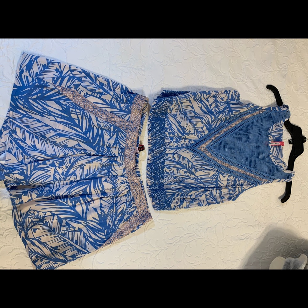 Set - Picture 2 of 4